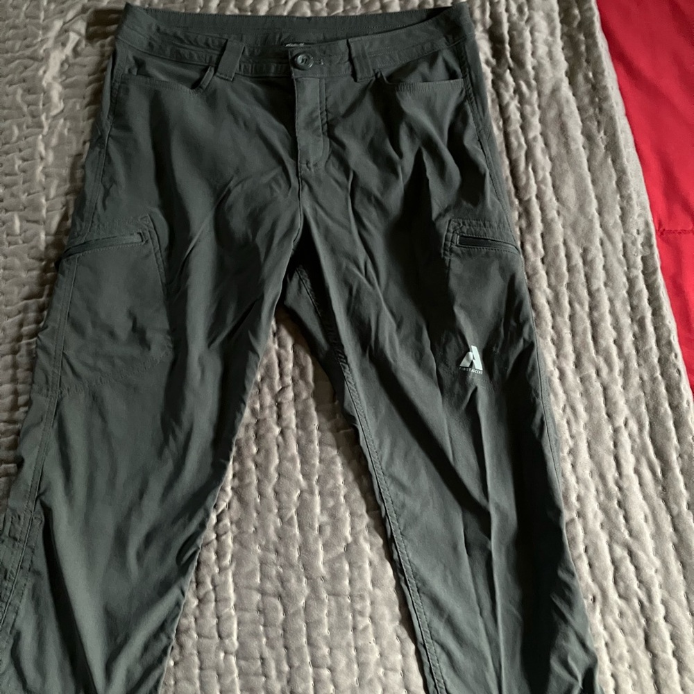Eddie Bauer Gray Capris Relaxed Fit Outdoor